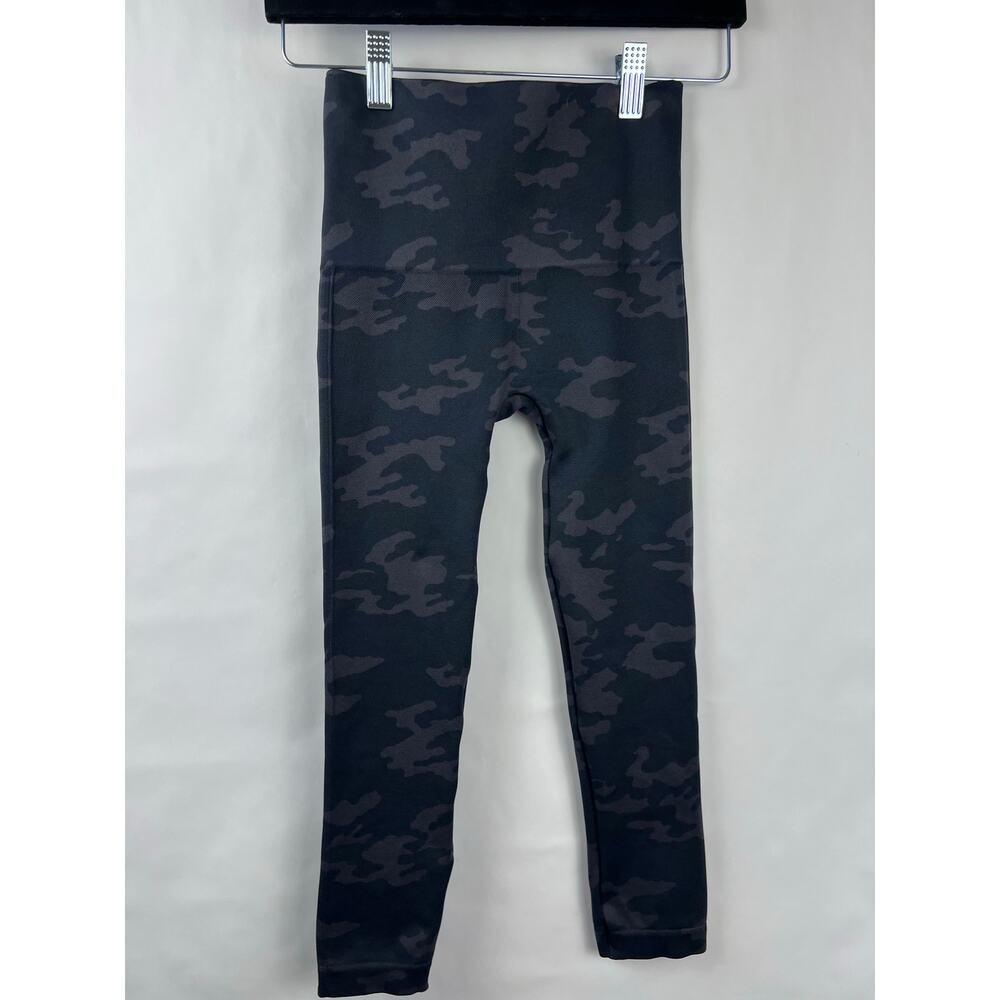 Spanx Look At Me Now Seamless Black Camo Leggings XS High Rise Shapewear - Picture 8 of 9